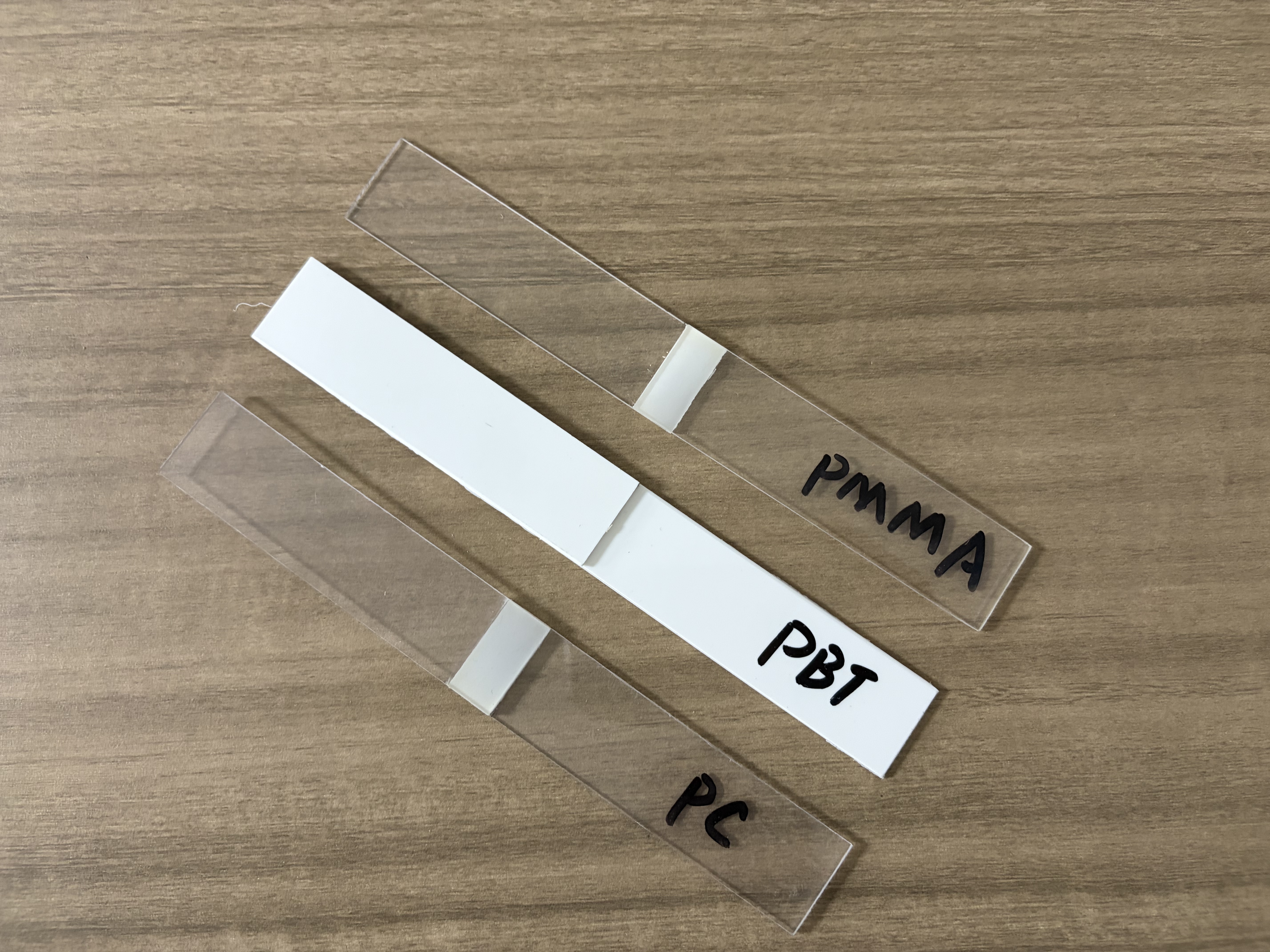 最新の企業ブログについて SMP と STP テクノロジーは,プラスチック結合のための信頼性の高い接着剤をサポートする